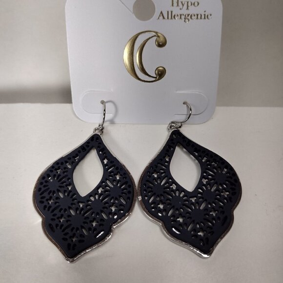 Silver tone Dark Blue Filigree Teardrop Earrings - Picture 4 of 6